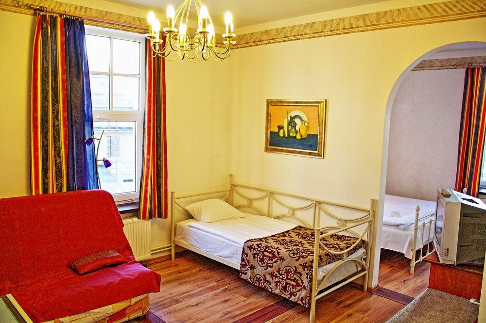 Nb Hotel With Free Parking Рига Екстериор снимка