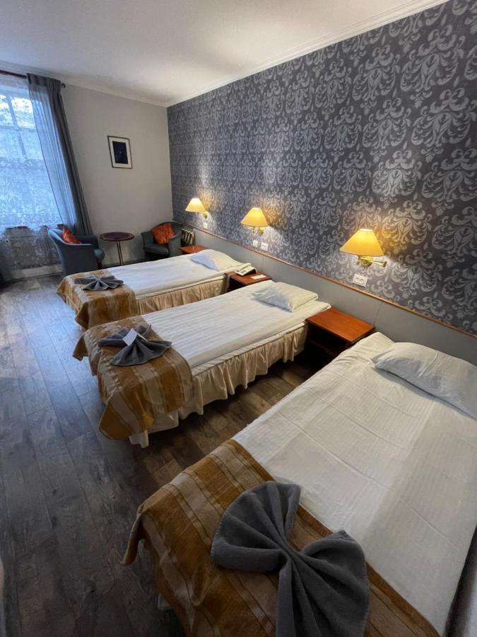 Nb Hotel With Free Parking Рига Екстериор снимка