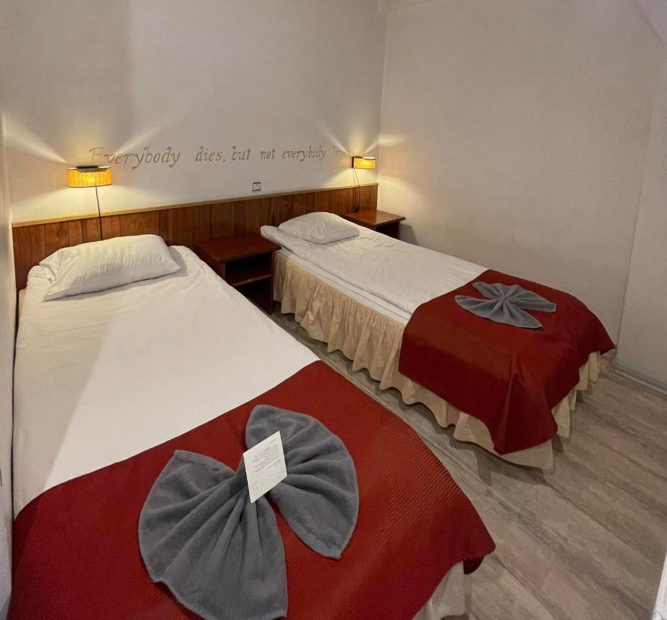 Nb Hotel With Free Parking Рига Екстериор снимка
