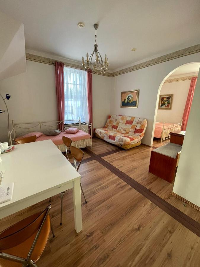 Nb Hotel With Free Parking Рига Екстериор снимка