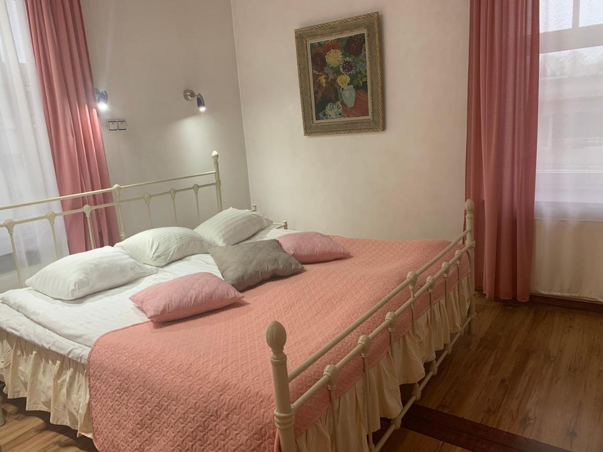 Nb Hotel With Free Parking Рига Екстериор снимка