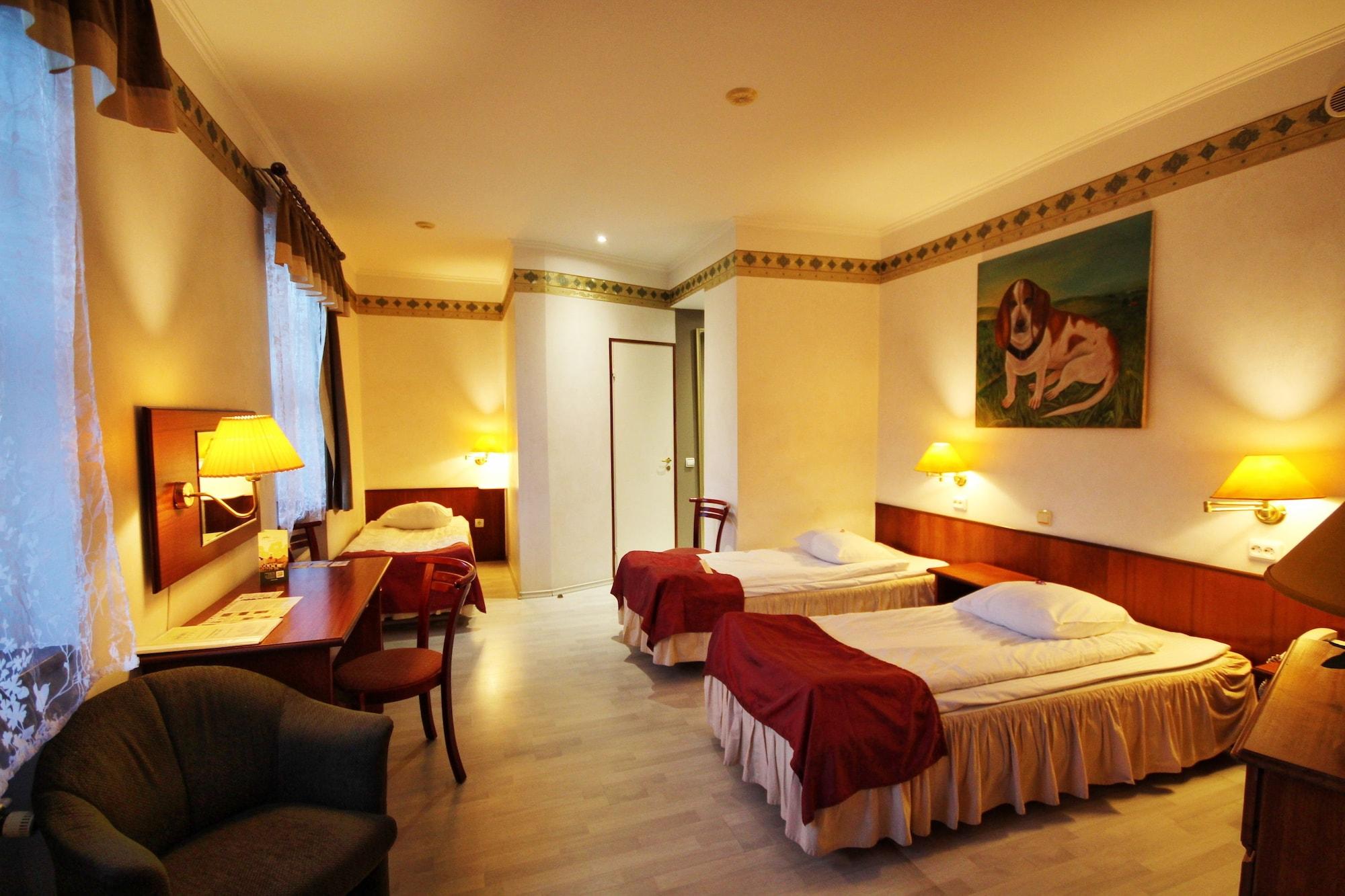Nb Hotel With Free Parking Рига Екстериор снимка