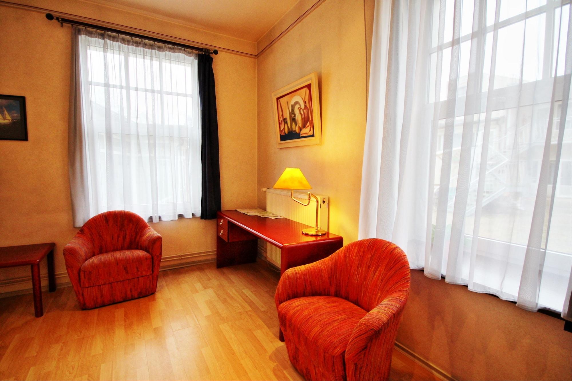 Nb Hotel With Free Parking Рига Екстериор снимка