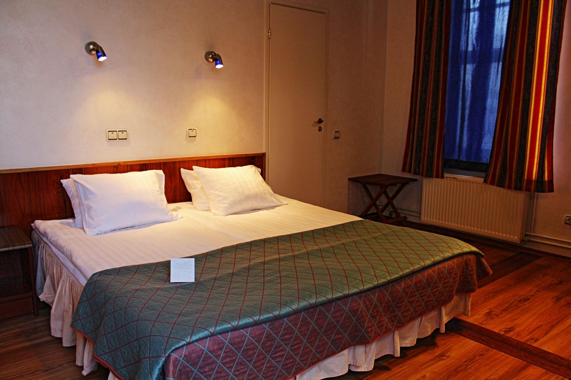 Nb Hotel With Free Parking Рига Екстериор снимка