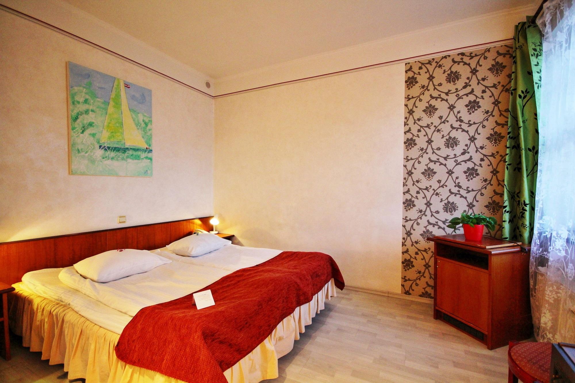 Nb Hotel With Free Parking Рига Екстериор снимка