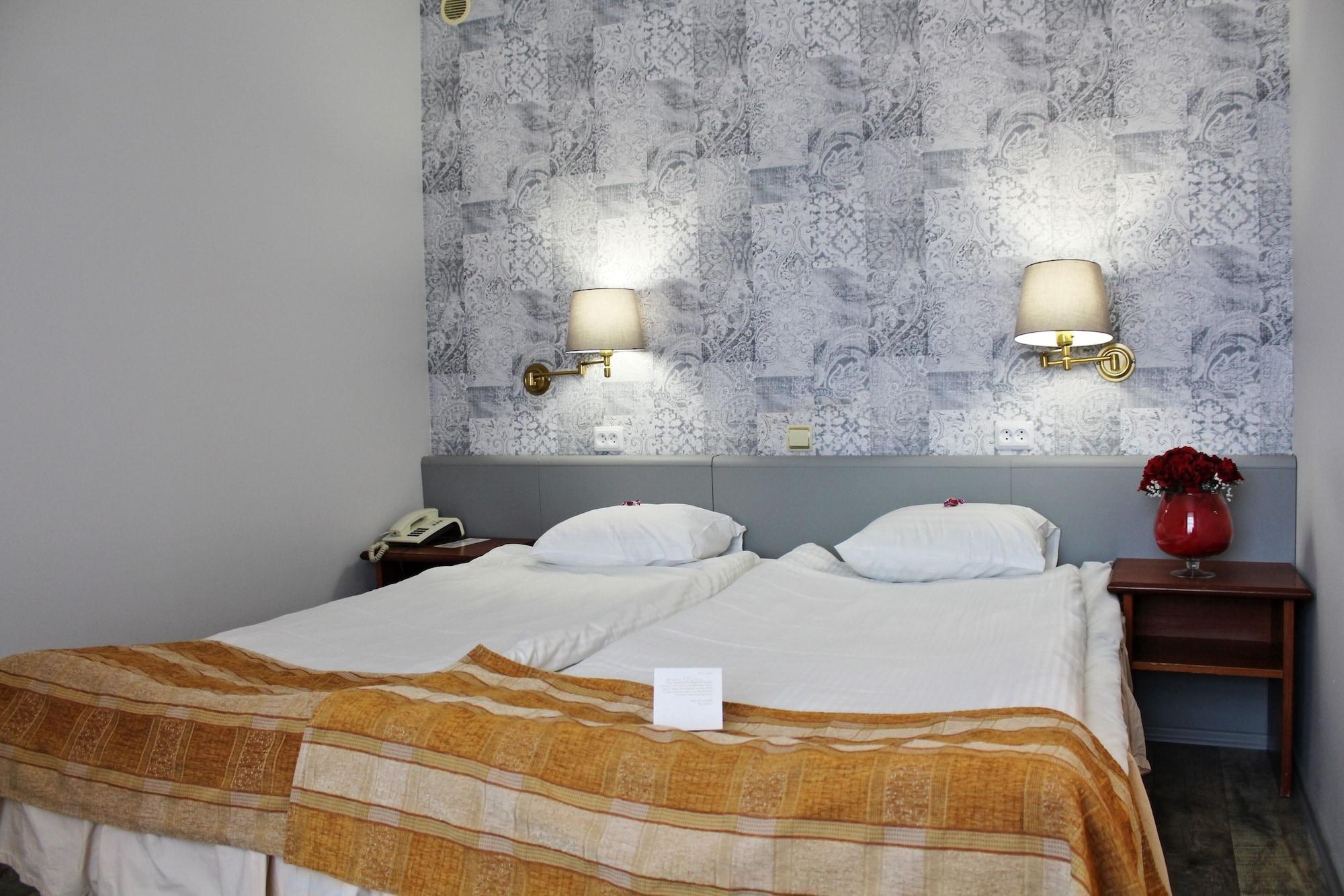 Nb Hotel With Free Parking Рига Екстериор снимка