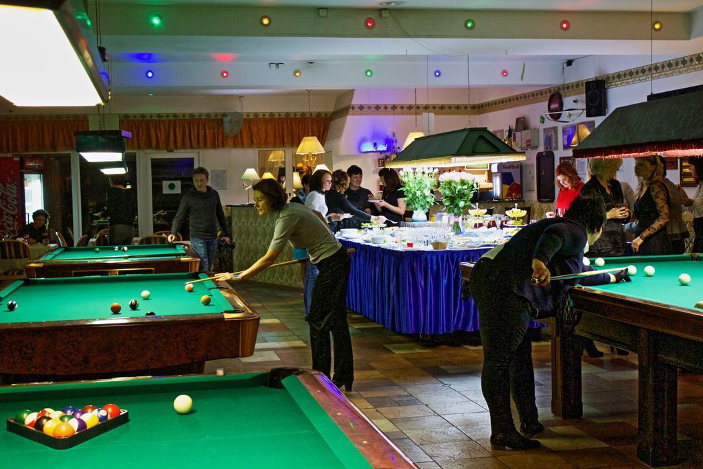 Nb Hotel With Free Parking Рига Екстериор снимка